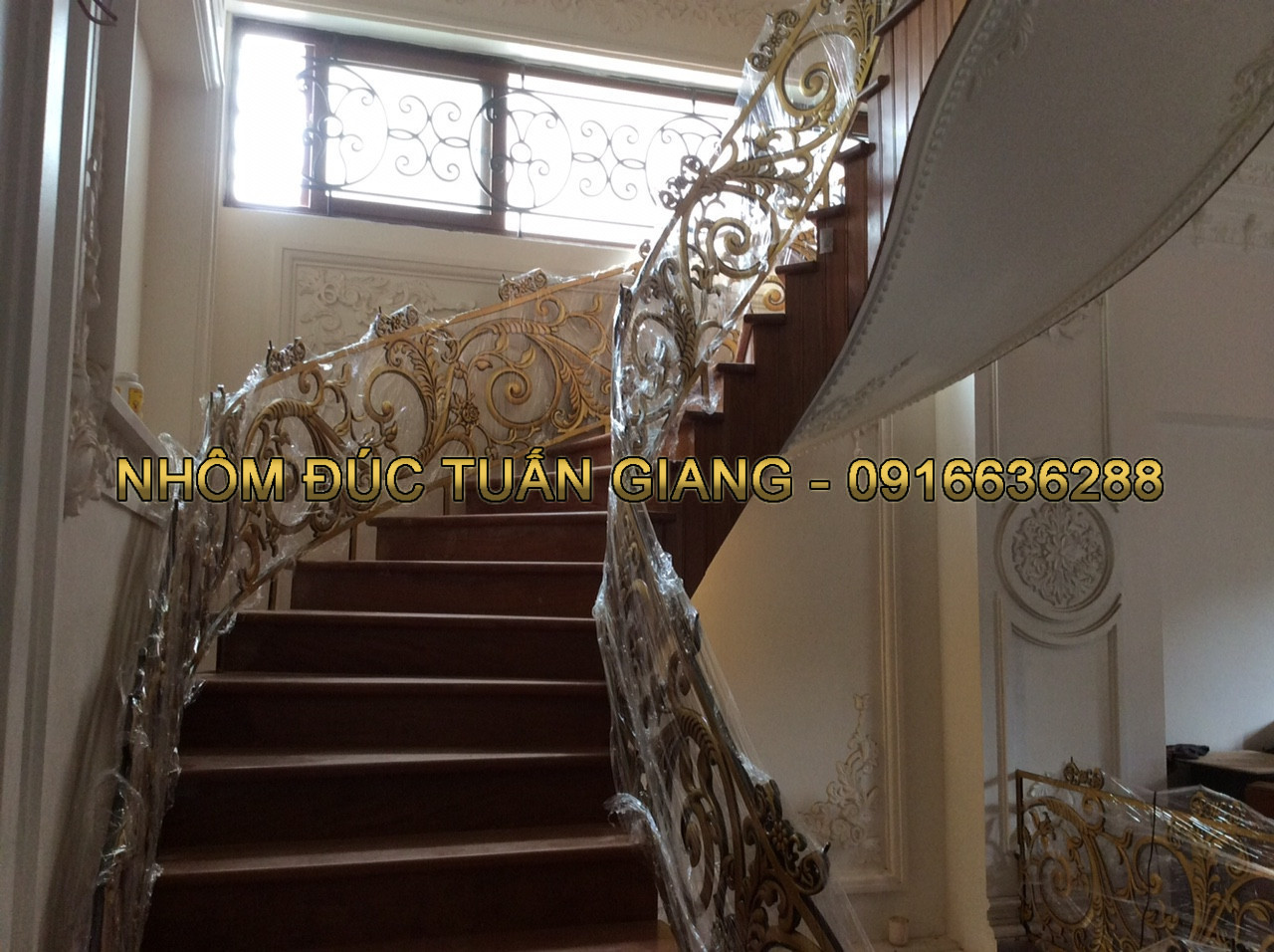Cầu Thang Nhôm Đúc - Điểm Nhấn Độc Đáo Cho Thiết Kế Biệt Thự Lộng Lẫy