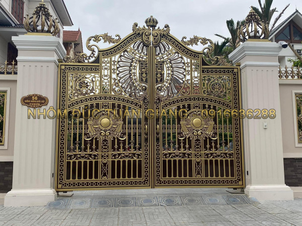 Cổng nhôm đúc mẫu C-201