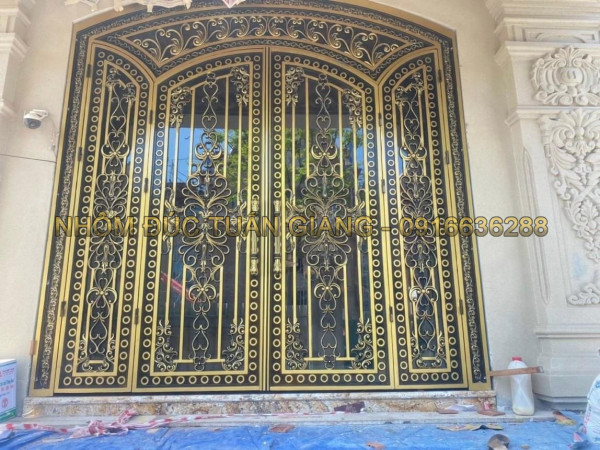 Cửa nhôm đúc mẫu-036